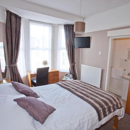 The Clydesdale Hotel Paignton Room photo